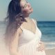 אישה בהריון בים